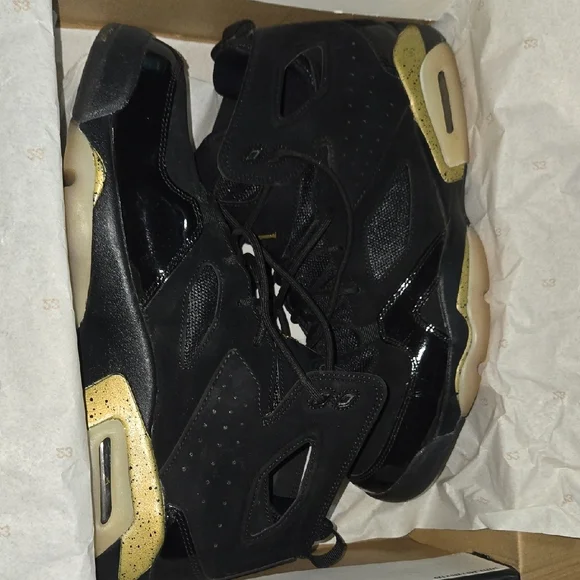 Jordan | Shoes | Jordan Black And Gold Fltclb 9 Size 11  display picture 1